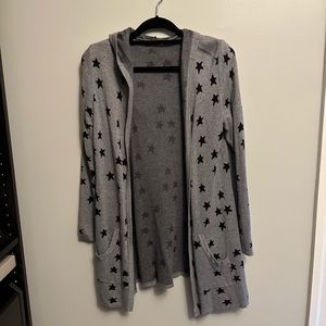 Belldini hooded sweater with stars. Large but fits like a M/L. Pockets!